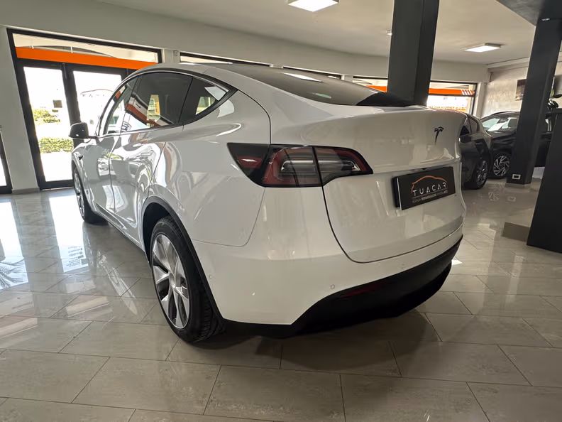 Tesla Model Y - 3