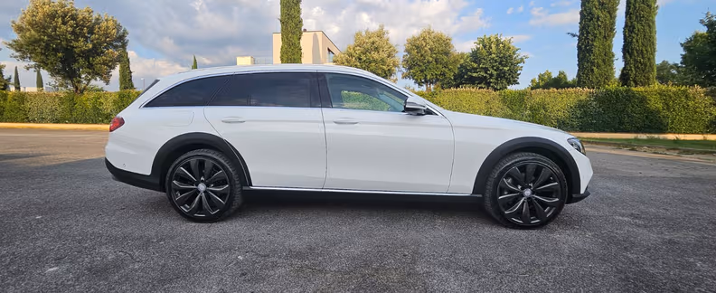 Mercedes-Benz E-Class - 12