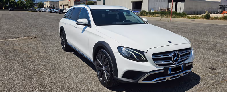 Mercedes-Benz E-Class - 33