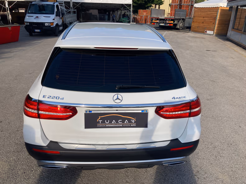 Mercedes-Benz E-Class - 24