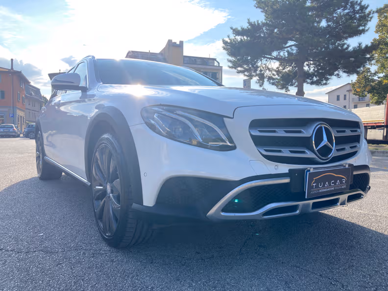 Mercedes-Benz E-Class - 40