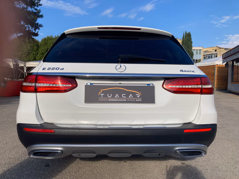 Mercedes-Benz E-Class - 25