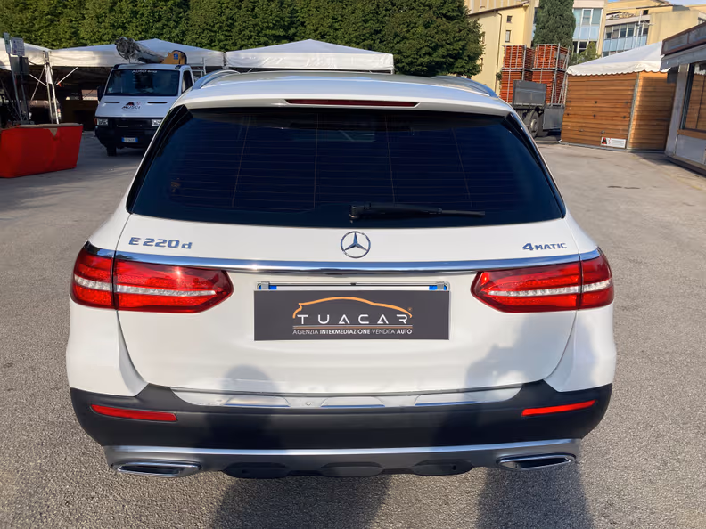 Mercedes-Benz E-Class - 23