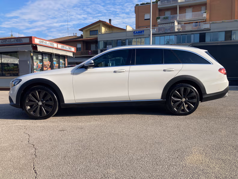 Mercedes-Benz E-Class - 12