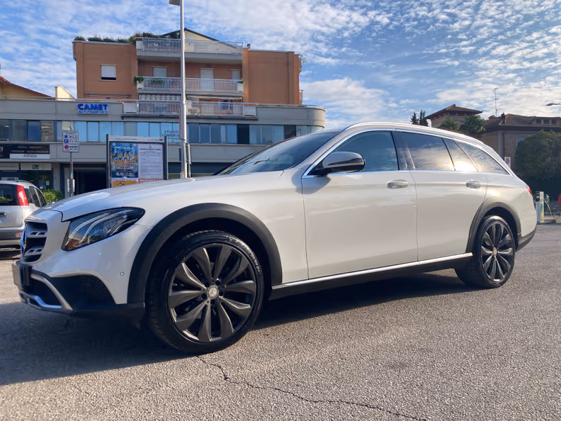 Mercedes-Benz E-Class - 10