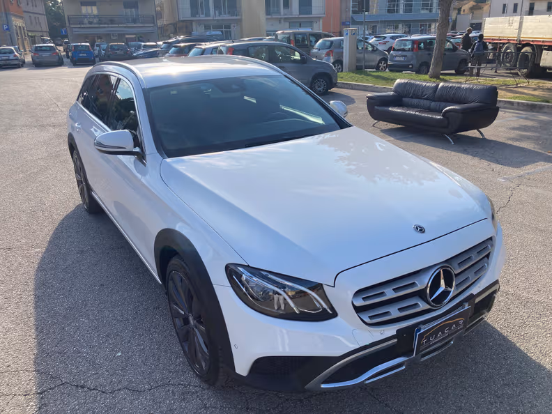 Mercedes-Benz E-Class - 39
