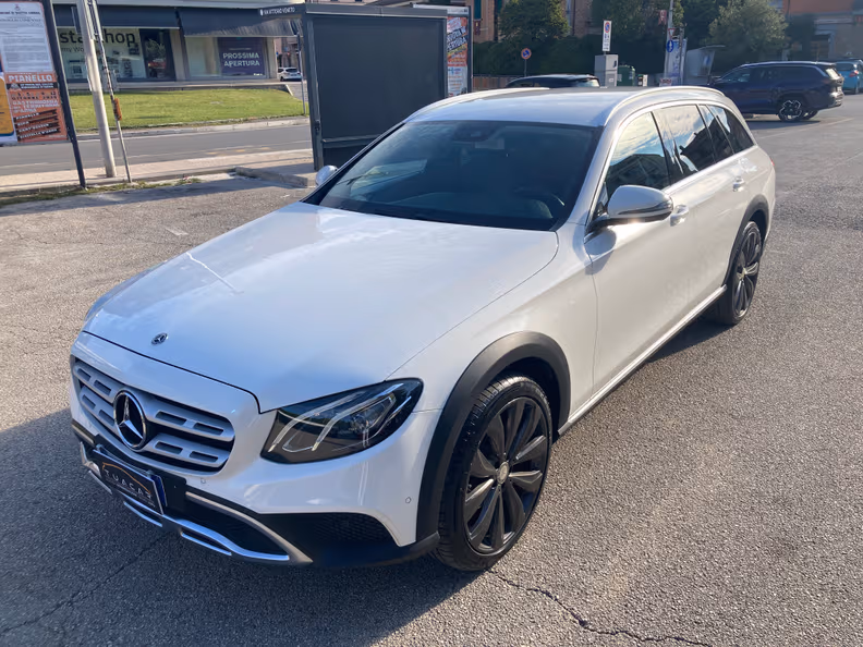 Mercedes-Benz E-Class - 4