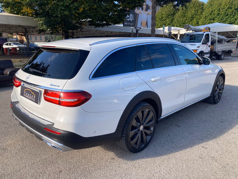 Mercedes-Benz E-Class - 29