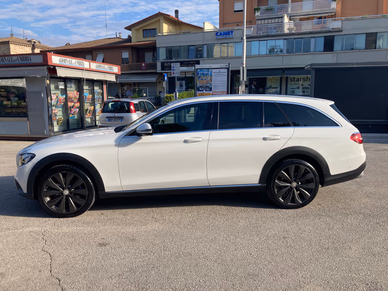 Mercedes-Benz E-Class - 11