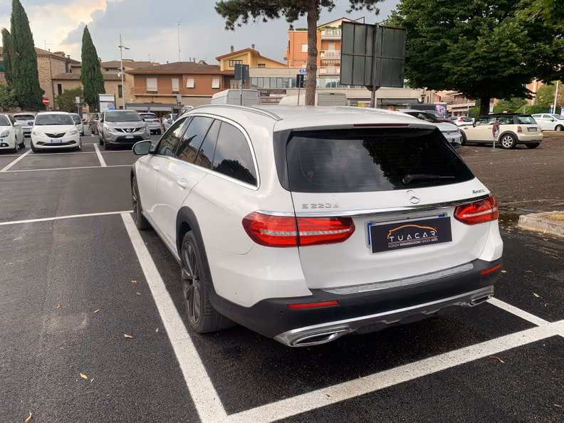 Mercedes-Benz E-Class - 10