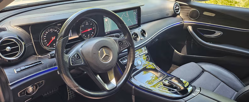 Mercedes-Benz E-Class - 14