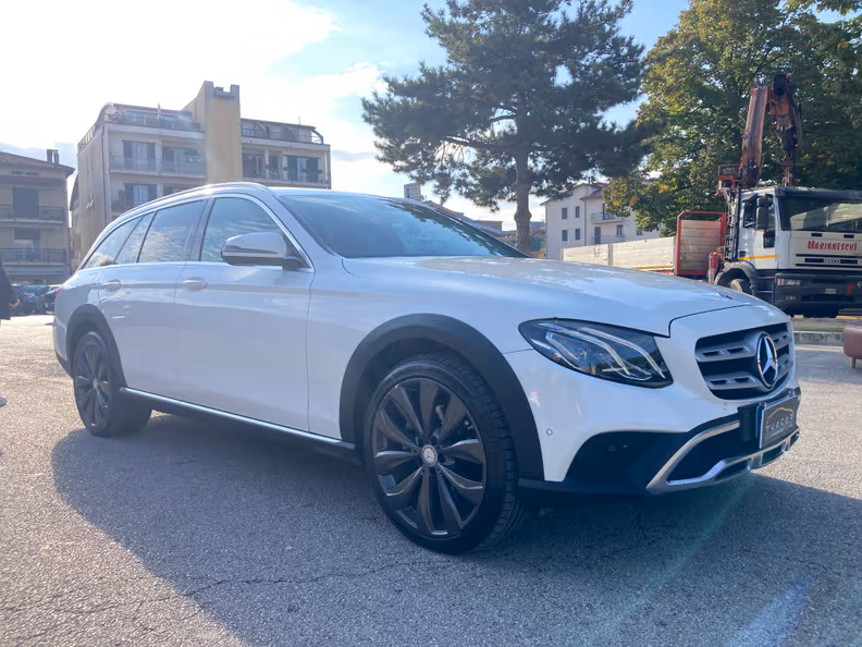 Mercedes-Benz E-Class - 37