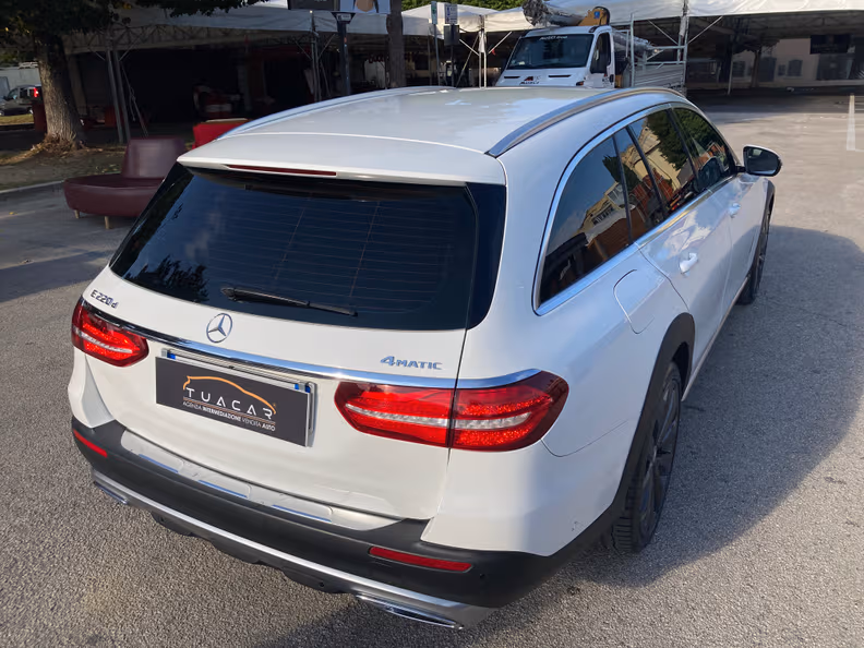 Mercedes-Benz E-Class - 27