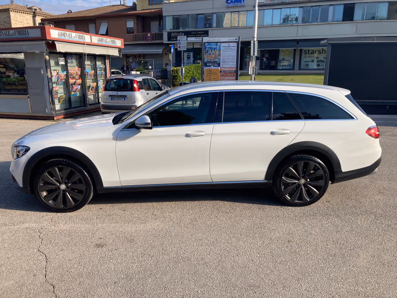 Mercedes-Benz E-Class - 13