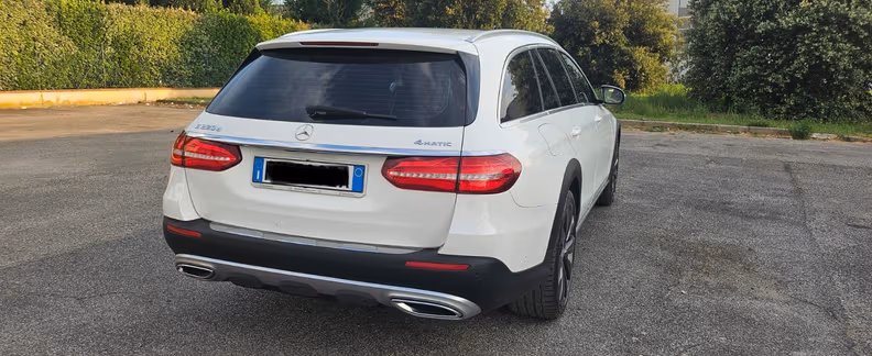 Mercedes-Benz E-Class - 26