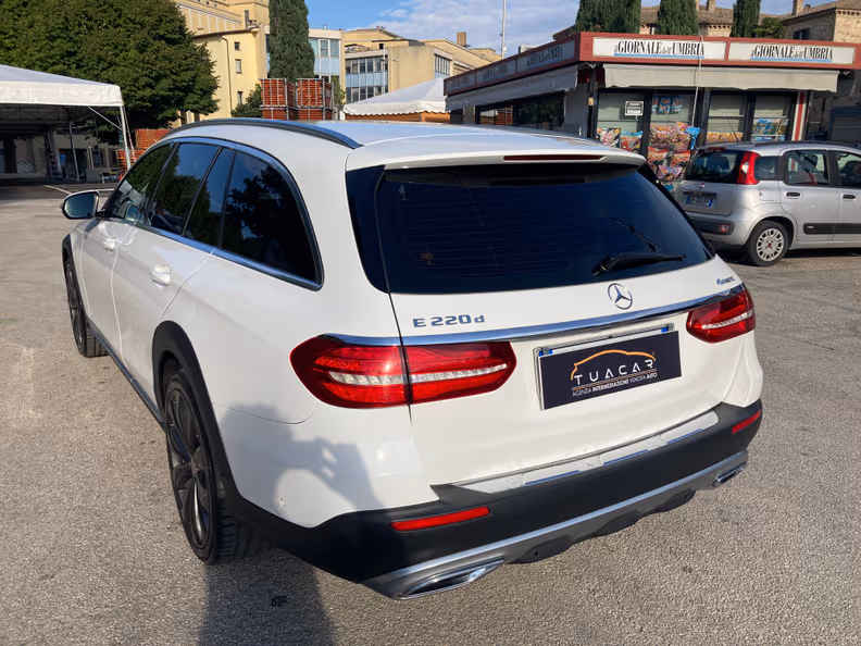Mercedes-Benz E-Class - 20