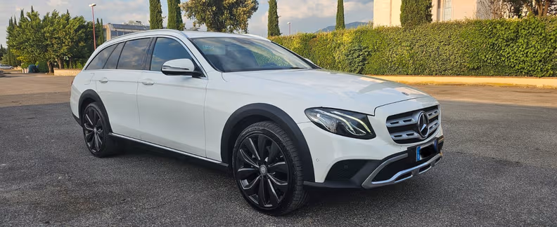 Mercedes-Benz E-Class - 31