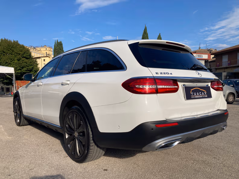 Mercedes-Benz E-Class - 19