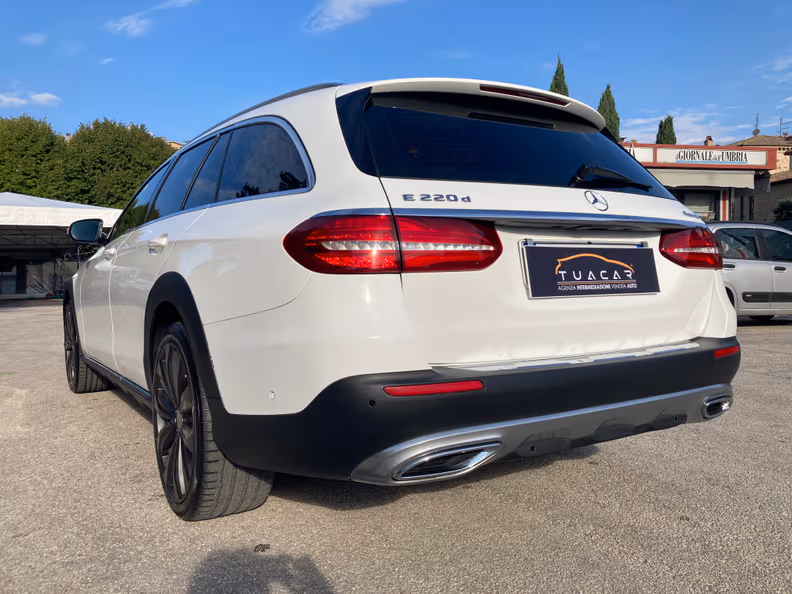 Mercedes-Benz E-Class - 22