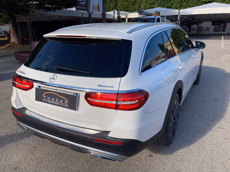 Mercedes-Benz E-Class - 26