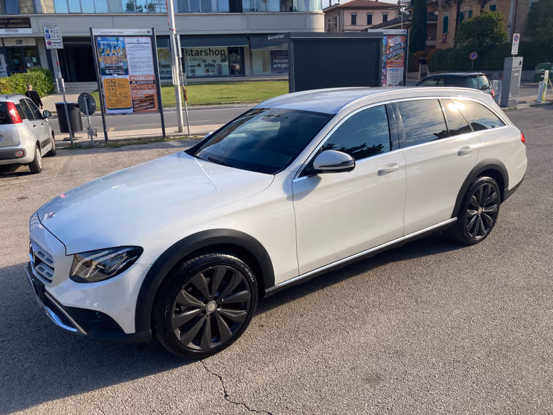 Mercedes-Benz E-Class - 9