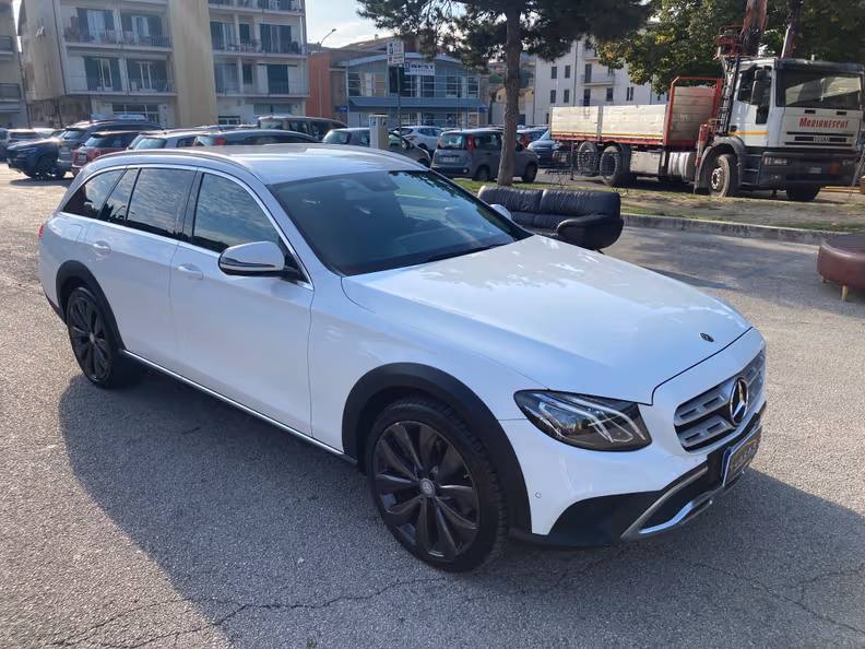 Mercedes-Benz E-Class - 36