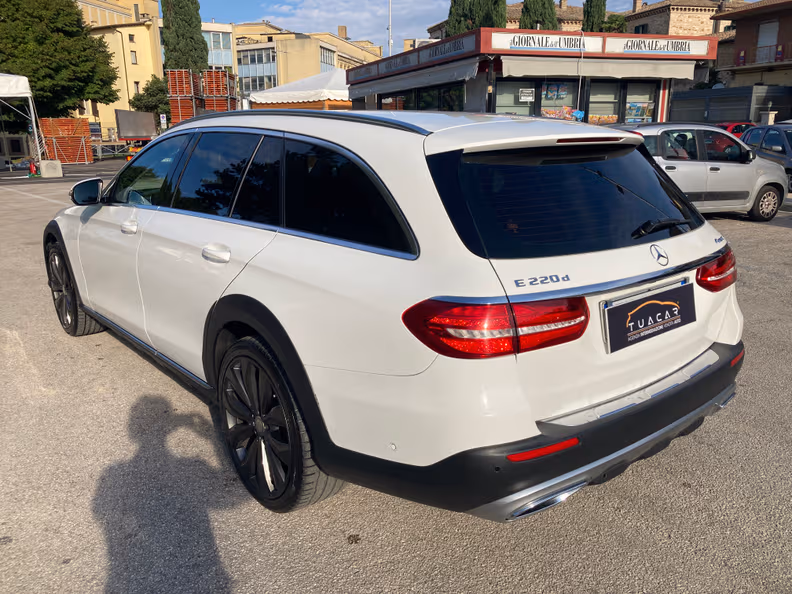 Mercedes-Benz E-Class - 17