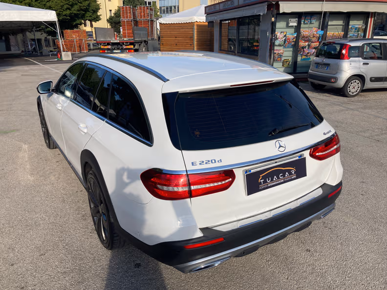Mercedes-Benz E-Class - 21