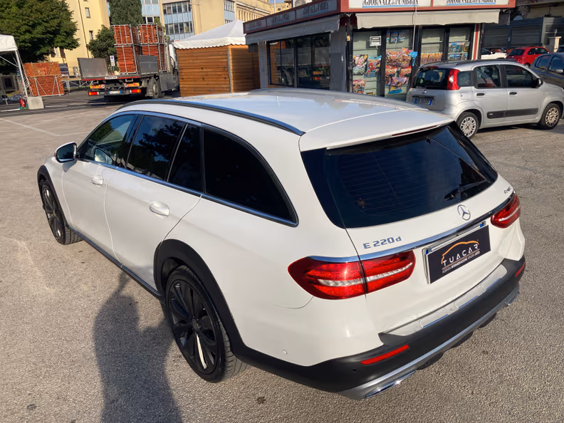 Mercedes-Benz E-Class - 18