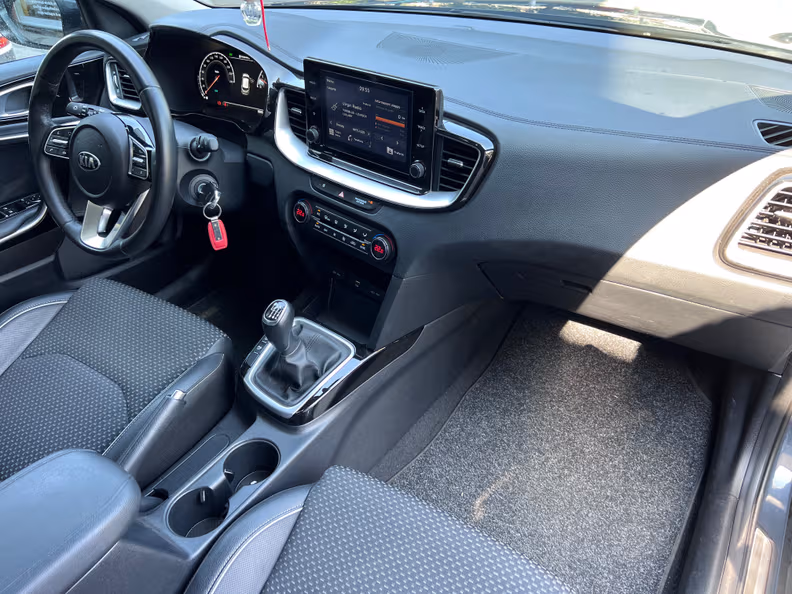 Kia XCeed - 10