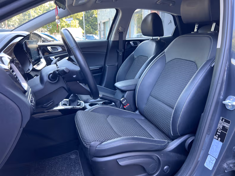 Kia XCeed - 11
