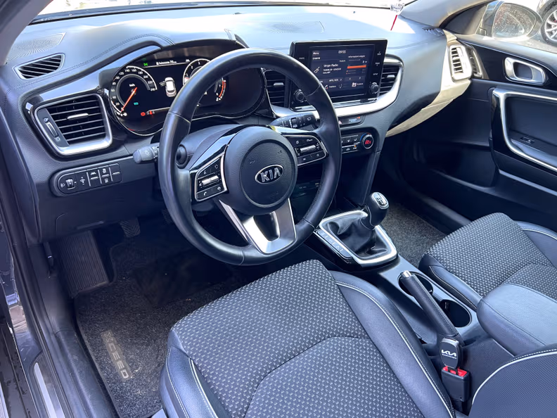 Kia XCeed - 8