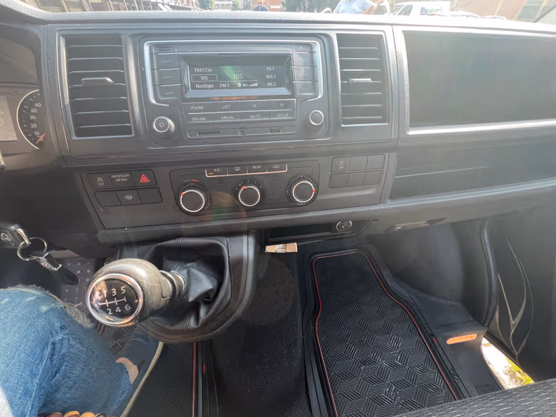 VW Caravelle - 31