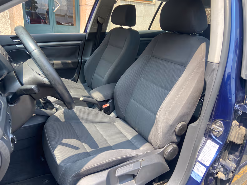 Volkswagen Golf - 6