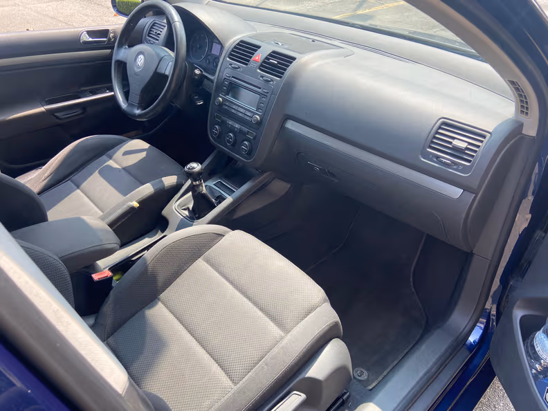 Volkswagen Golf - 28