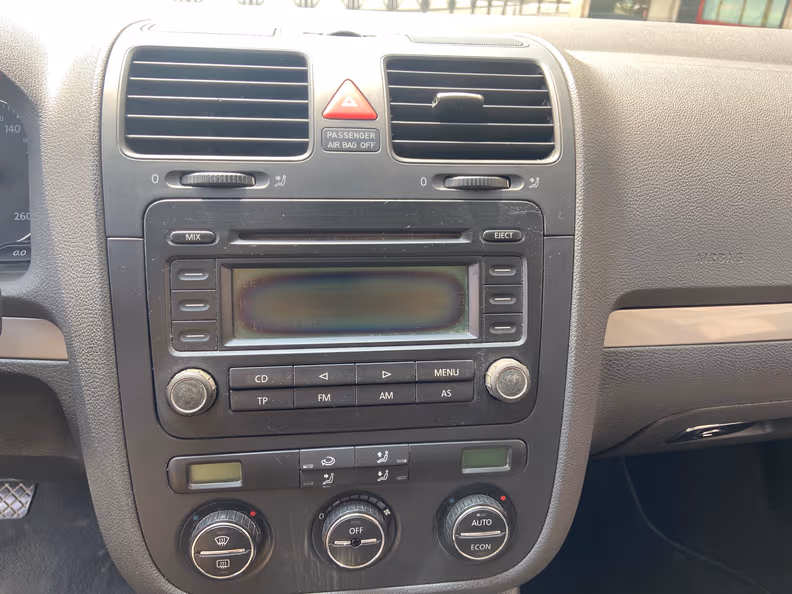 Volkswagen Golf - 10
