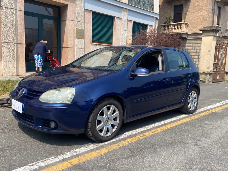 Volkswagen Golf - 1
