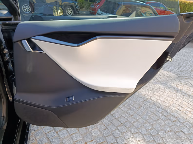 Tesla Model S - 27