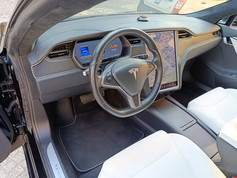 Tesla Model S - 9