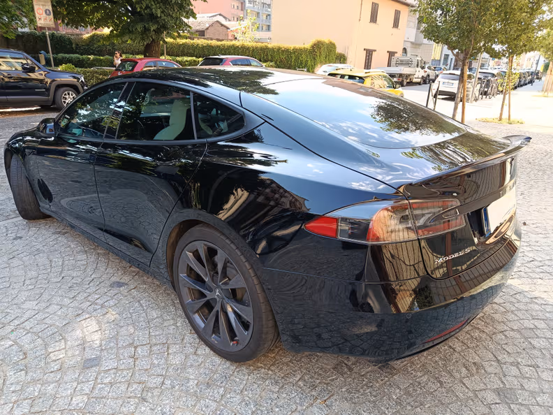 Tesla Model S - 7