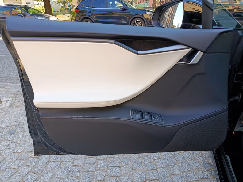 Tesla Model S - 24
