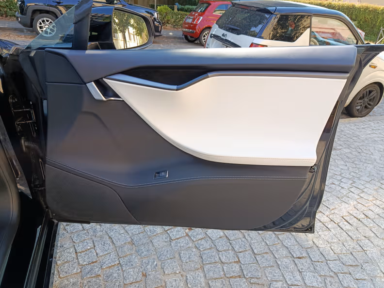 Tesla Model S - 26