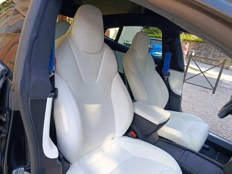 Tesla Model S - 19