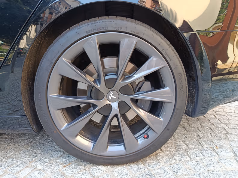 Tesla Model S - 33