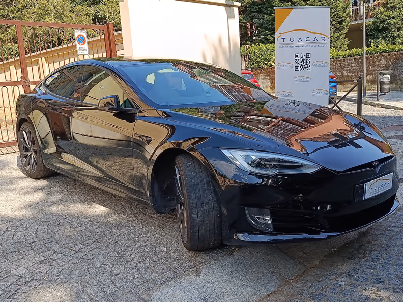 Tesla Model S - 3