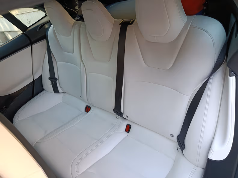 Tesla Model S - 22