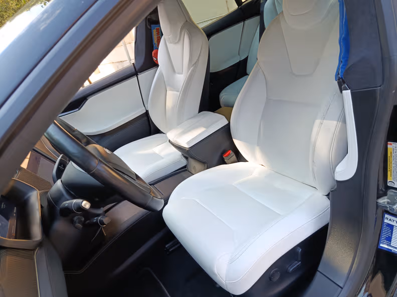 Tesla Model S - 10