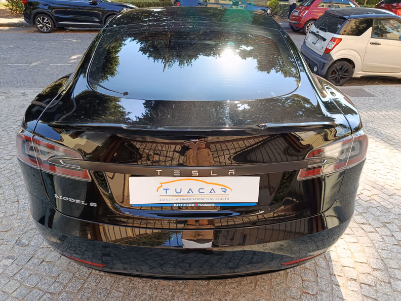 Tesla Model S - 6