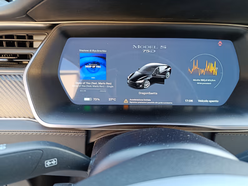 Tesla Model S - 12