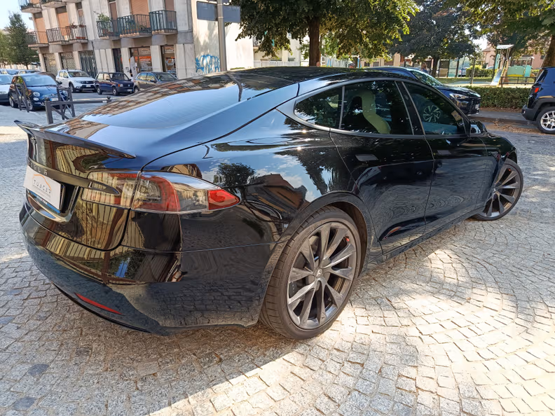 Tesla Model S - 5